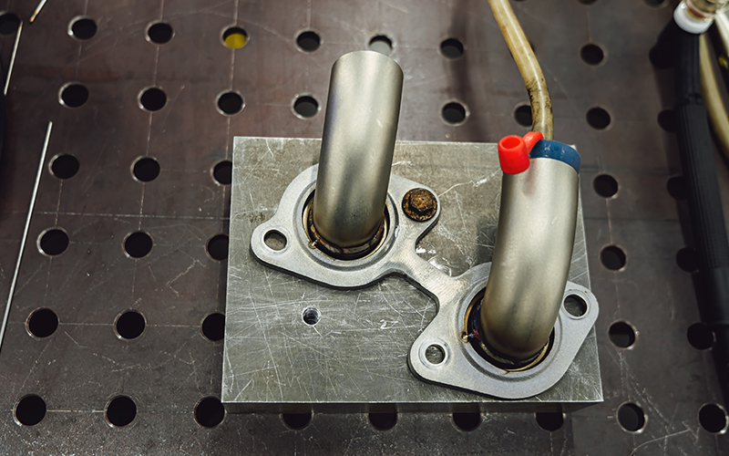CNC tube bending process with metal tubes